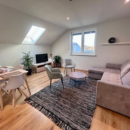Cozy Apartment Near Vienna Airport 슈베하트 외부 사진