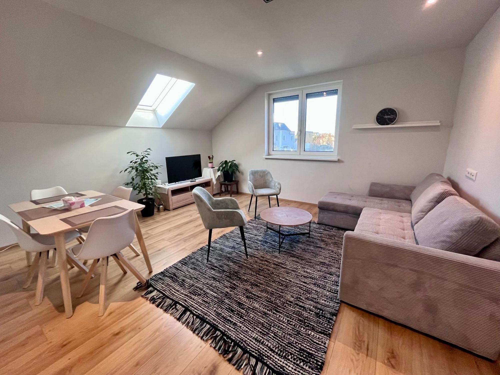 Cozy Apartment Near Vienna Airport 슈베하트 외부 사진